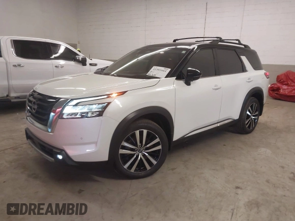 2024 Nissan Pathfinder Platinum z VIN 5N1DR3DK4RC279481, wystawiony jako IAAI lot #41581661 z przebiegiem 6 016 mil mil oraz . Historia ofert i sprzedaży dostępna na DreamBid. Obrazek 18.