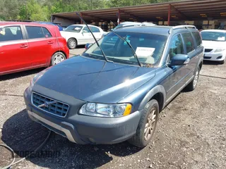2007 Volvo XC70 with VIN YV4SZ592971264724, listed as a IAAI auction lot 42005126 with 217,280 mi miles. Bid and sale history available at carsss.com. Image 2.