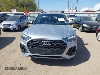 2025 Audi Q5 S line Premium z VIN WA1GAAFY0S2026775, wystawiony jako IAAI lot #41866254 z przebiegiem 8730 mil mil oraz . Historia ofert i sprzedaży dostępna na DreamBid. Obrazek 12.