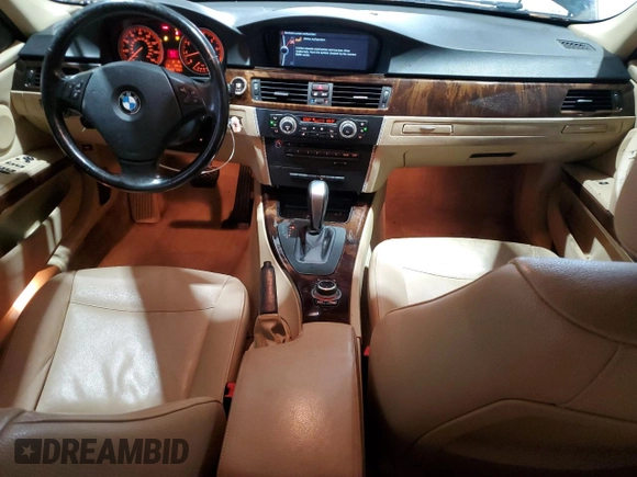 2011 BMW 3 Series 328i xDrive z VIN WBAPK5C57BF125958, wystawiony jako Copart lot #55773745 z przebiegiem 206 743 mil mil oraz Szkoda całkowita • Salvage title. Historia ofert i sprzedaży dostępna na DreamBid. Obrazek 8.