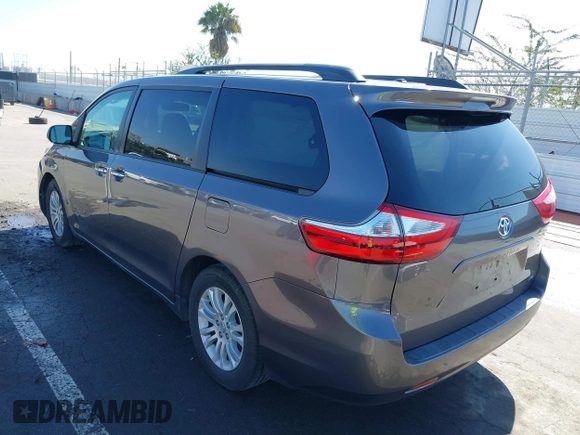 2017 Toyota Sienna XLE Auto Access Seat with VIN 5TDYZ3DC9HS849096, listed as a IAAI auction lot 41647066 with 92,197 mi miles. Bid and sale history available at carsss.com. Image 3.