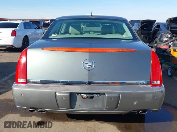 2008 Cadillac DTS 1SA z VIN 1G6KD57Y08U186328, wystawiony jako IAAI lot #41618974 z przebiegiem 71 920 mil mil oraz . Historia ofert i sprzedaży dostępna na DreamBid. Obrazek 16.