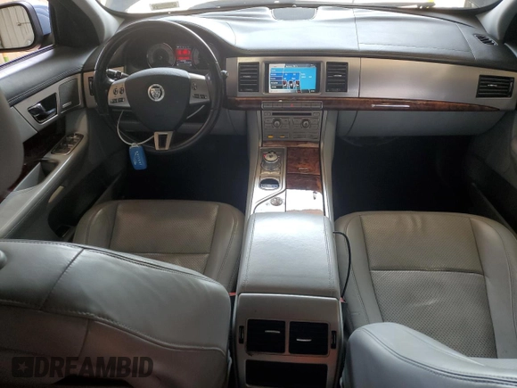 2009 Jaguar XF Premium Luxury z VIN SAJWA06B29HR00589, wystawiony jako Copart lot #60421535 z przebiegiem 163 525 mil mil oraz Czysty tytuł • Clean title. Historia ofert i sprzedaży dostępna na DreamBid. Obrazek 8.