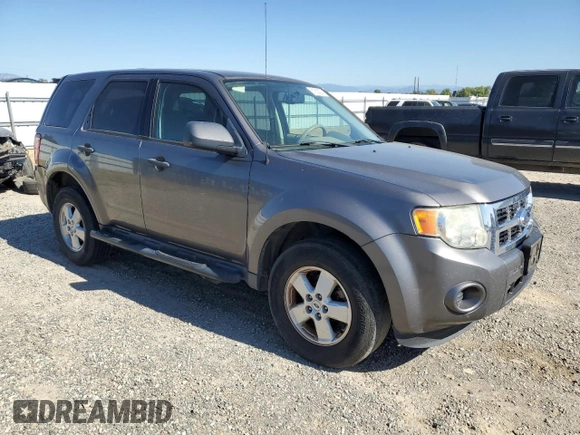 2009 Ford Escape XLS z VIN 1FMCU02729KA14846, wystawiony jako Copart lot #61658205 z przebiegiem 239 852 mil mil oraz Czysty tytuł • Clean title. Historia ofert i sprzedaży dostępna na DreamBid. Obrazek 4.