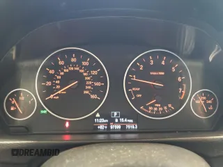 2015 BMW 3 Series 328i xDrive z VIN WBA3B5C5XFP653959, wystawiony jako Copart lot #61956095 z przebiegiem 97 599 mil mil oraz Szkoda całkowita • Salvage title. Historia ofert i sprzedaży dostępna na DreamBid. Obrazek 9.