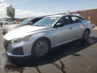 2025 Nissan Altima SV z VIN 1N4BL4DV0SN366162, wystawiony jako Copart lot #60615415 z przebiegiem 3 120 mil mil oraz Czysty tytuł • Clean title. Historia ofert i sprzedaży dostępna na DreamBid. Obrazek 1.