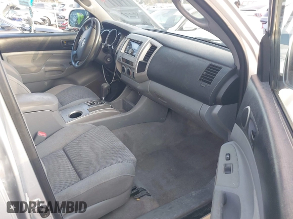 2006 Toyota Tacoma z VIN 3TMMU52N56M003428, wystawiony jako IAAI lot #41473266 z przebiegiem 227 547 mil mil oraz . Historia ofert i sprzedaży dostępna na DreamBid. Obrazek 5.