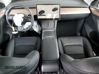2025 Tesla Model Y Long Range with VIN 7SAYGDED8SF218700, listed as a Copart auction lot 84720474 with 1,832 mi miles and Salvage Title. Bid and sale history available at DreamBid. Image 8.