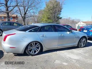 2014 Jaguar XJ z VIN SAJWJ1CD0E8V63989, wystawiony jako IAAI lot #41643513 z przebiegiem 119 924 mil mil oraz . Historia ofert i sprzedaży dostępna na DreamBid. Obrazek 6.