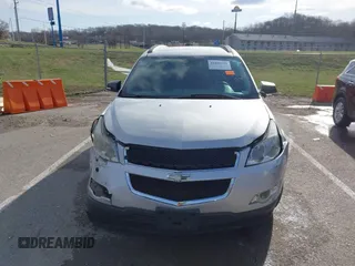 2012 Chevrolet Traverse LS z VIN 1GNKRFED7CJ330186, wystawiony jako IAAI lot #41806198 z przebiegiem 132 703 mil mil oraz . Historia ofert i sprzedaży dostępna na DreamBid. Obrazek 12.