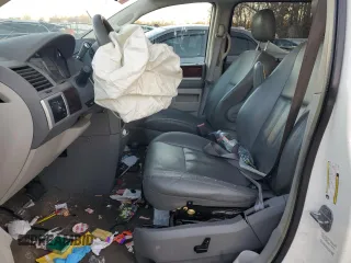 2010 Chrysler Town & Country Touring with VIN 2A4RR5D19AR170369, listed as a Copart auction lot 81196294 with 224,705 mi miles and Salvage Title. Bid and sale history available at DreamBid. Image 7.