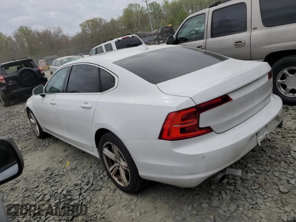 2018 Volvo S90 Momentum z VIN LVY982MK2JP016810, wystawiony jako Copart lot #49977074 z przebiegiem 67 685 mil mil oraz Szkody całkowita. Historia ofert i sprzedaży dostępna na DreamBid. Obrazek 2.