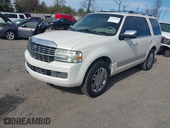 2007 Lincoln Navigator z VIN 5LMFU28547LJ04440, wystawiony jako IAAI lot #41839931 z przebiegiem 142 822 mil mil oraz . Historia ofert i sprzedaży dostępna na DreamBid. Obrazek 18.