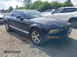 2008 Ford Mustang Deluxe with VIN 1ZVHT80N285196801, listed as a IAAI auction lot 42685201 with 303,943 mi miles and . Bid and sale history available at DreamBid. Image 1.