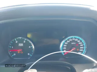 2017 GMC Sierra 2500HD Denali z VIN 1GT12UEY0HF186720, wystawiony jako IAAI lot #41580466 z przebiegiem Nie podano mil oraz . Historia ofert i sprzedaży dostępna na DreamBid. Obrazek 7.