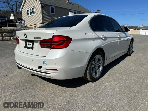 2017 BMW 3 Series 330i xDrive z VIN WBA8D9C39HA004990, wystawiony jako Copart lot #50005535 z przebiegiem 80 598 mil mil oraz Czysty tytuł • Clean title. Historia ofert i sprzedaży dostępna na DreamBid. Obrazek 3.