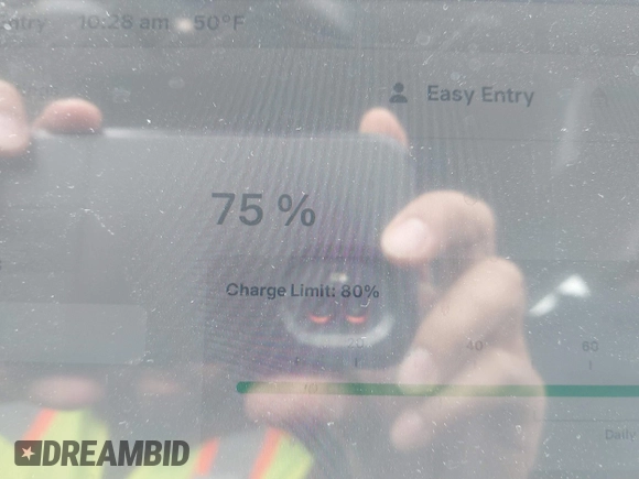 2025 Tesla Model 3 Long Range z VIN 5YJ3E1EB9SF904223, wystawiony jako IAAI lot #41611201 z przebiegiem 690 mil mil oraz . Historia ofert i sprzedaży dostępna na DreamBid. Obrazek 17.
