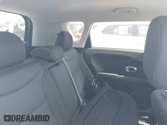 2016 Kia Soul + z VIN KNDJP3A50G7349026, wystawiony jako IAAI lot #42260782 z przebiegiem 63 913 mil mil oraz . Historia ofert i sprzedaży dostępna na DreamBid. Obrazek 8.