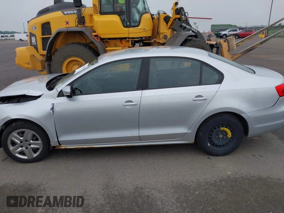 2011 Volkswagen Jetta SE с VIN 3VWDZ7AJ2BM348984, выставлен на аукционе IAAI как лот 42503246 с пробегом 77 392 миль миль и . История ставок и продаж доступна на DreamBid. Изображение 14.