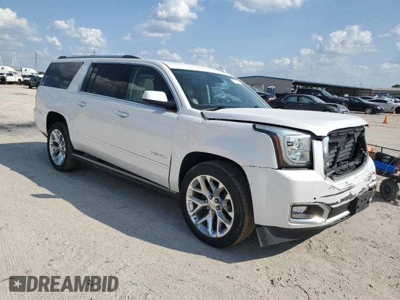 2020 GMC Yukon XL Denali with VIN 1GKS1HKJ1LR303285, listed as a Copart auction lot 71786914 with 132,278 mi miles and Salvage Title. Bid and sale history available at carsss.com. Image 4.