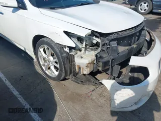 2013 Nissan Maxima SV z VIN 1N4AA5AP0DC821880, wystawiony jako IAAI lot #42222182 z przebiegiem 134 622 mil mil oraz . Historia ofert i sprzedaży dostępna na DreamBid. Obrazek 12.
