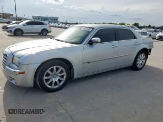 2009 Chrysler 300 C Hemi z VIN 2C3KA63T09H517231, wystawiony jako Copart lot #56232965 z przebiegiem 171 982 mil mil oraz Szkoda całkowita • Salvage title. Historia ofert i sprzedaży dostępna na DreamBid. Obrazek 1.