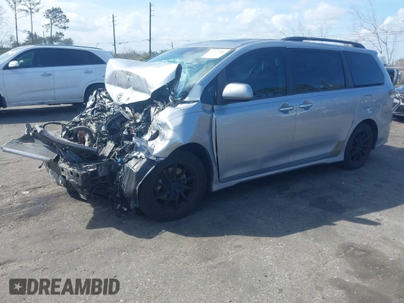 2015 Toyota Sienna SE with VIN 5TDXK3DC3FS550300, listed as a IAAI auction lot 41712966 with 154,242 mi miles. Bid and sale history available at carsss.com. Image 18.