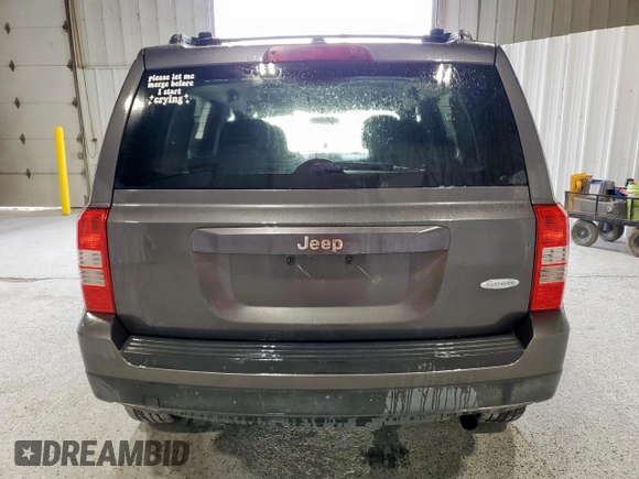 2015 Jeep Patriot Latitude with VIN 1C4NJPFB5FD263798, listed as a Copart auction lot 59739195 with 61,927 mi miles and Clean title. Bid and sale history available at DreamBid. Image 6.