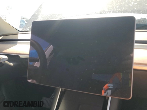 2020 Tesla Model Y Long Range with VIN 5YJYGDEE8LF045798, listed as a Copart auction lot 53689115 with 35,882 mi miles and Salvage Title. Bid and sale history available at DreamBid. Image 9.