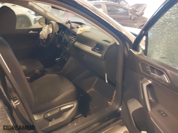 2019 Volkswagen Tiguan S with VIN 3VV0B7AX3KM182311, listed as a IAAI auction lot 41727114 with 98,035 mi miles. Bid and sale history available at carsss.com. Image 5.