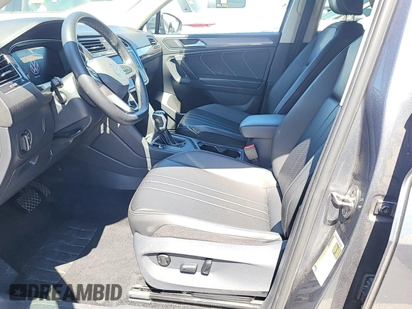 2024 Volkswagen Tiguan SE z VIN 3VV3B7AX7RM106937, wystawiony jako IAAI lot #42845192 z przebiegiem 32 134 mil mil oraz . Historia ofert i sprzedaży dostępna na DreamBid. Obrazek 12.