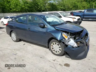 2017 Nissan Versa SV z VIN 3N1CN7AP3HL870121, wystawiony jako Copart lot #57653475 z przebiegiem 164 078 mil mil oraz Szkoda całkowita • Salvage title. Historia ofert i sprzedaży dostępna na DreamBid. Obrazek 4.
