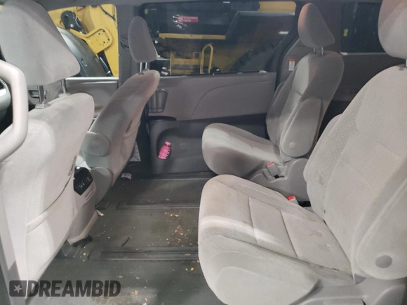 2018 Toyota Sienna LE с VIN 5TDJZ3DC3JS197731, выставлен на аукционе Copart как лот 79896244 с пробегом 63 077 миль миль и Списание • Salvage title. История ставок и продаж доступна на DreamBid. Изображение 11.