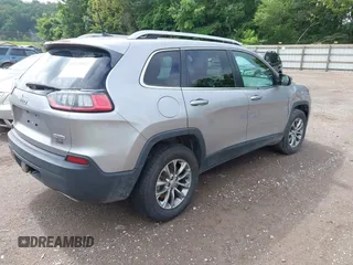 2019 Jeep Cherokee Altitude z VIN 1C4PJMLX0KD216311, wystawiony jako IAAI lot #42450513 z przebiegiem 135 020 mil mil oraz . Historia ofert i sprzedaży dostępna na DreamBid. Obrazek 4.