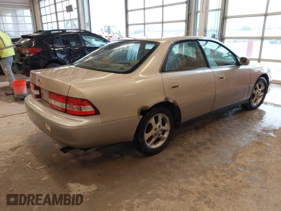 2001 Lexus ES 300 with VIN JT8BF28G510292961, listed as a IAAI auction lot 41584509 with 205,752 mi miles and . Bid and sale history available at DreamBid. Image 4.