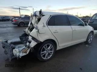 2005 Volkswagen Jetta Sedan 2.5L with VIN 3VWSG71K85M641623, listed as a Copart auction lot 84705244 with 135,685 mi miles and Salvage Title. Bid and sale history available at carsss.com. Image 3.