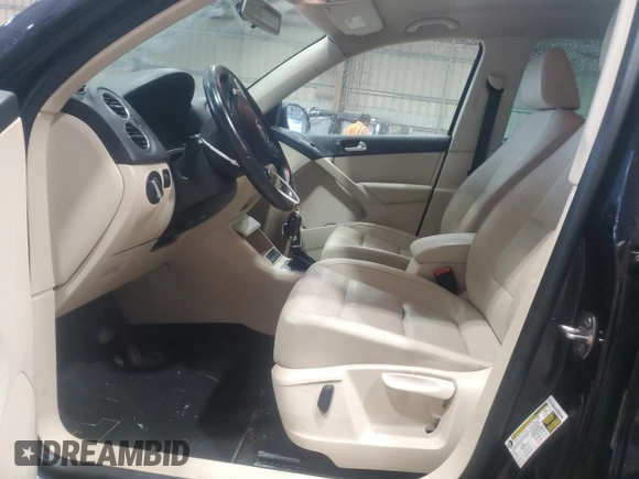 2012 Volkswagen Tiguan SE z VIN WVGAV7AX5CW536238, wystawiony jako Copart lot #55528005 z przebiegiem 127 732 mil mil oraz Szkody całkowita. Historia ofert i sprzedaży dostępna na DreamBid. Obrazek 7.