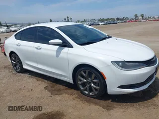 2015 Chrysler 200 S z VIN 1C3CCCBG5FN653276, wystawiony jako IAAI lot #42777433 z przebiegiem 90 563 mil mil oraz . Historia ofert i sprzedaży dostępna na DreamBid. Obrazek 1.
