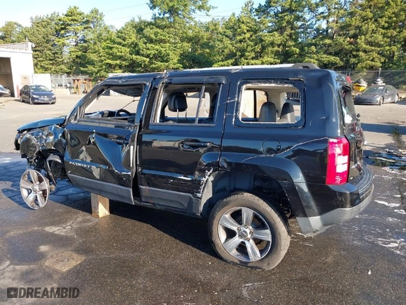 2016 Jeep Patriot High Altitude Edition with VIN 1C4NJRFB9GD585910, listed as a IAAI auction lot 40204837 with 122,415 mi miles. Bid and sale history available at carsss.com. Image 3.