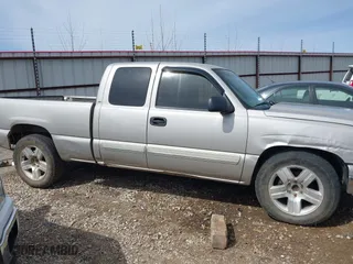 2006 Chevrolet Silverado 1500 LS with VIN 1GCEC19V16Z233584, listed as a IAAI auction lot 41664131 with 316,943 mi miles. Bid and sale history available at carsss.com. Image 14.