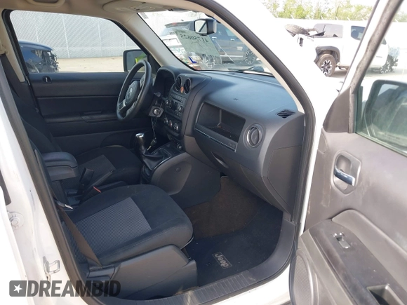 2014 Jeep Patriot Latitude with VIN 1C4NJPFA3ED618523, listed as a IAAI auction lot 41750625 with Not Provided miles and . Bid and sale history available at carsss.com. Image 5.