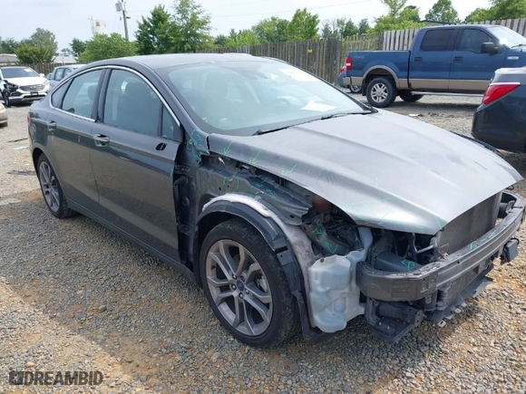 2020 Ford Fusion Hybrid Titanium with VIN 3FA6P0RU0LR141494, listed as a IAAI auction lot 39967898 with 88,152 mi miles. Bid and sale history available at carsss.com. Image 1.