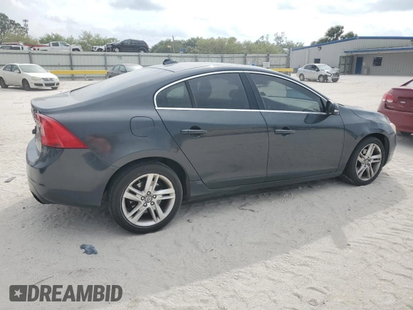 2015 Volvo S60 T5 Drive-E Premier z VIN YV140MFB3F1307970, wystawiony jako Copart lot #48437445 z przebiegiem 138 602 mil mil oraz Czysty tytuł • Clean title. Historia ofert i sprzedaży dostępna na DreamBid. Obrazek 3.