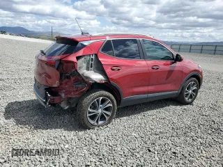 2020 Buick Encore GX Select z VIN KL4MMESL7LB104563, wystawiony jako Copart lot #57122215 z przebiegiem 48 916 mil mil oraz Szkoda całkowita • Salvage title. Historia ofert i sprzedaży dostępna na DreamBid. Obrazek 3.
