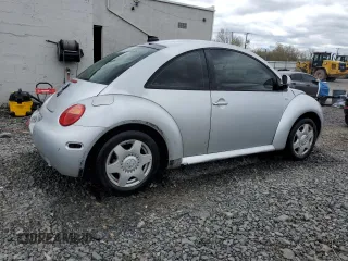 2000 Volkswagen Beetle GLX with VIN 3VWDD21C0YM482825, listed as a Copart auction lot 53031135 with 153,167 mi miles and Salvage Title. Bid and sale history available at DreamBid. Image 3.