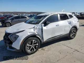 2025 Kia Sportage EX with VIN 5XYK33DF5SG251836, listed as a Copart auction lot 41901045 with 9,589 mi miles and Salvage Title. Bid and sale history available at carsss.com. Image 1.