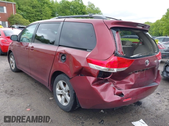 2011 Toyota Sienna LE AAS z VIN 5TDKK3DC1BS023229, wystawiony jako IAAI lot #42326263 z przebiegiem 249 693 mil mil oraz . Historia ofert i sprzedaży dostępna na DreamBid. Obrazek 3.