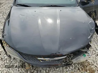 2016 Chrysler 200 S z VIN 1C3CCCBB9GN133054, wystawiony jako Copart lot #57233885 z przebiegiem Nie podano mil oraz Szkoda całkowita • Salvage title. Historia ofert i sprzedaży dostępna na DreamBid. Obrazek 11.