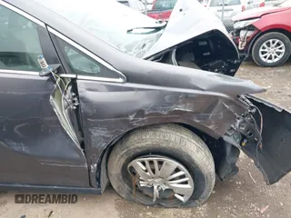 2015 Honda Odyssey LX z VIN 5FNRL5H21FB078427, wystawiony jako IAAI lot #42000305 z przebiegiem Nie podano mil oraz . Historia ofert i sprzedaży dostępna na DreamBid. Obrazek 18.