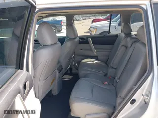 2011 Toyota Highlander with VIN 5TDZK3EH3BS041465, listed as a IAAI auction lot 41709017 with 183,674 mi miles. Bid and sale history available at carsss.com. Image 8.
